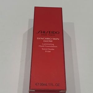 NIB Shiseido Synchro Skin Glow- Neutral 4